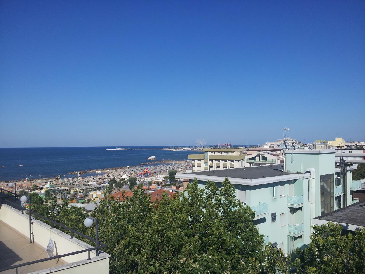 Hotel Euromar Rimini Bagian luar foto