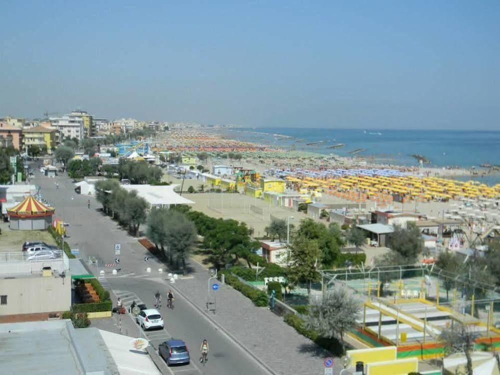 Hotel Euromar Rimini Bagian luar foto