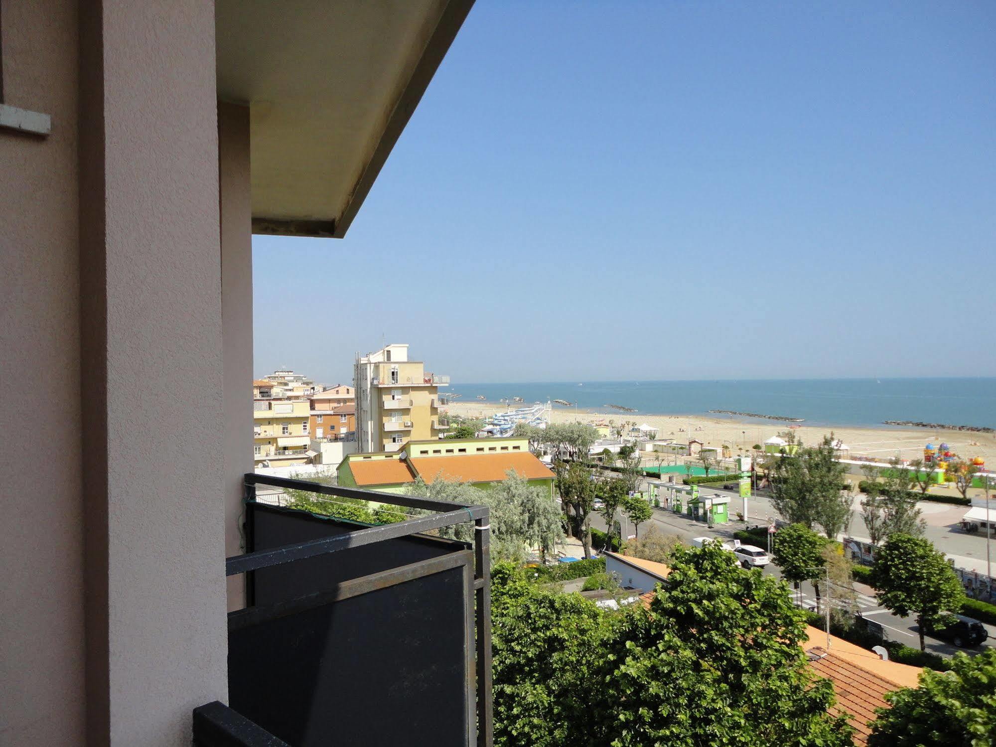 Hotel Euromar Rimini Bagian luar foto