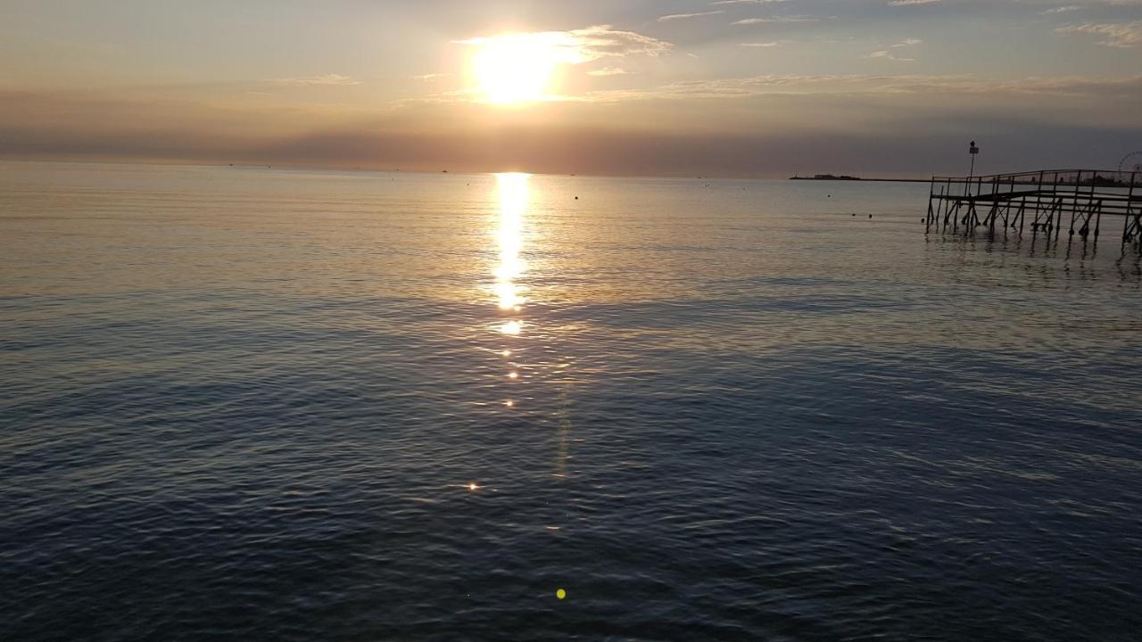 Hotel Euromar Rimini Bagian luar foto