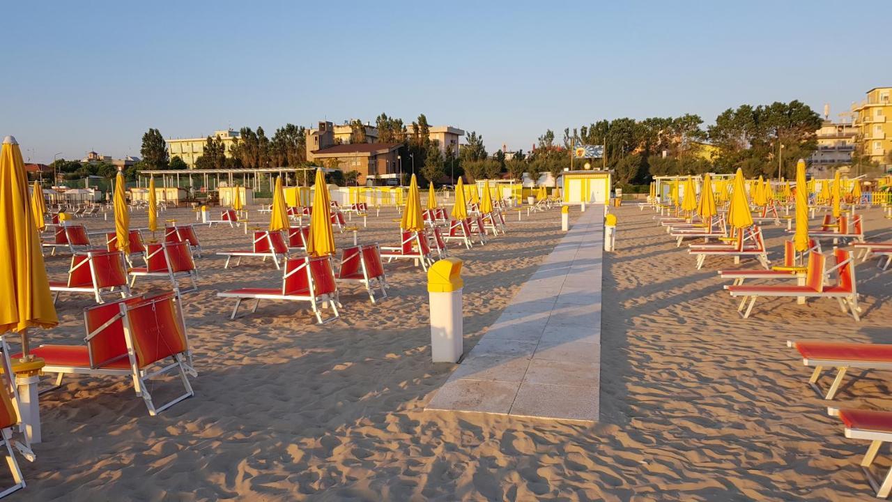 Hotel Euromar Rimini Bagian luar foto